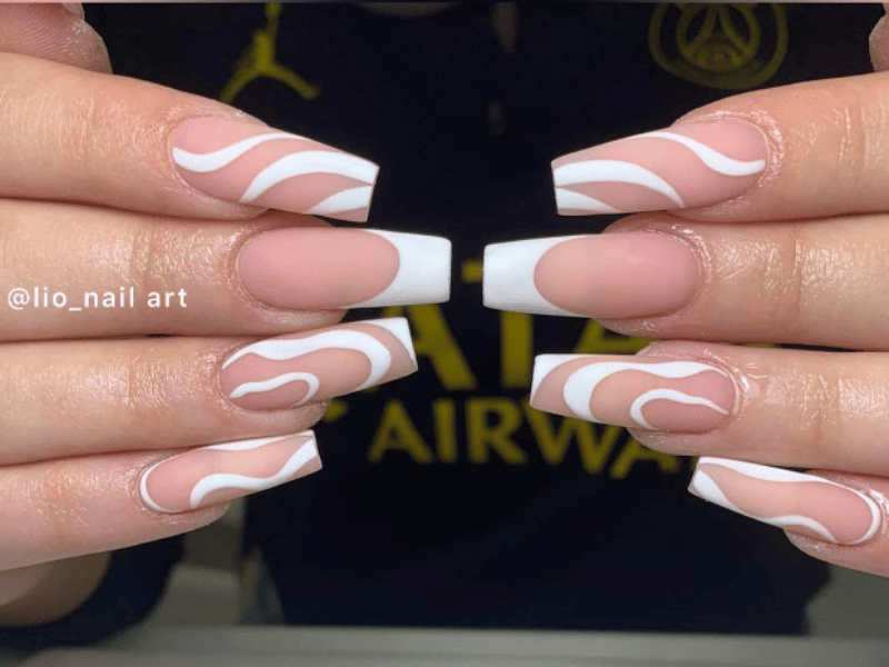 Francuski manicure pozwala stworzyć wyrafinowany i luksusowy wygląd paznokci, odpowiedni na wiele różnych okazji