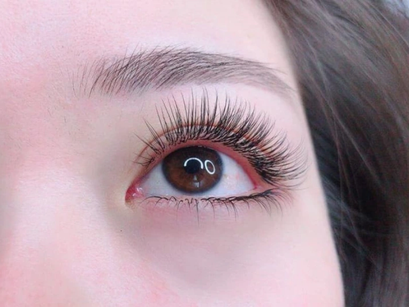 Usłudze klasycznych rzęs w Lio Nail Art 3 Klasyczne przedłużanie rzęs ma wiele zalet