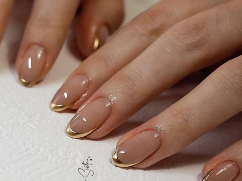 Najbardziej wyjątkowe wzory paznokci urodzinowych 7 Paznokcie French to styl klasyczny i elegancki