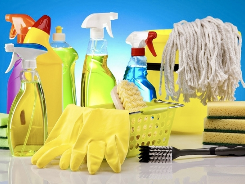 Top 10 sposobów, jak wydłużyć paznokcie skutecznie 2 Nadmierny kontakt z chemikaliami i detergentami