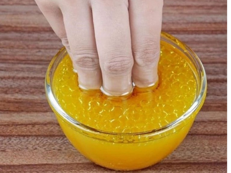 Top 10 sposobów, jak wydłużyć paznokcie skutecznie 12 Moczenie paznokci w soku z pomarańczy
