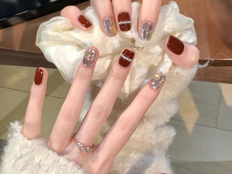 Piękne stylizacje manicure w tym roku 4 Czerwone paznokcie
